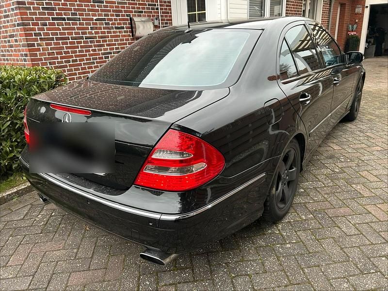 Gebraucht Mercedes E240 Avantgarde 177 PS (130 kW) 2003 Grün Limousine