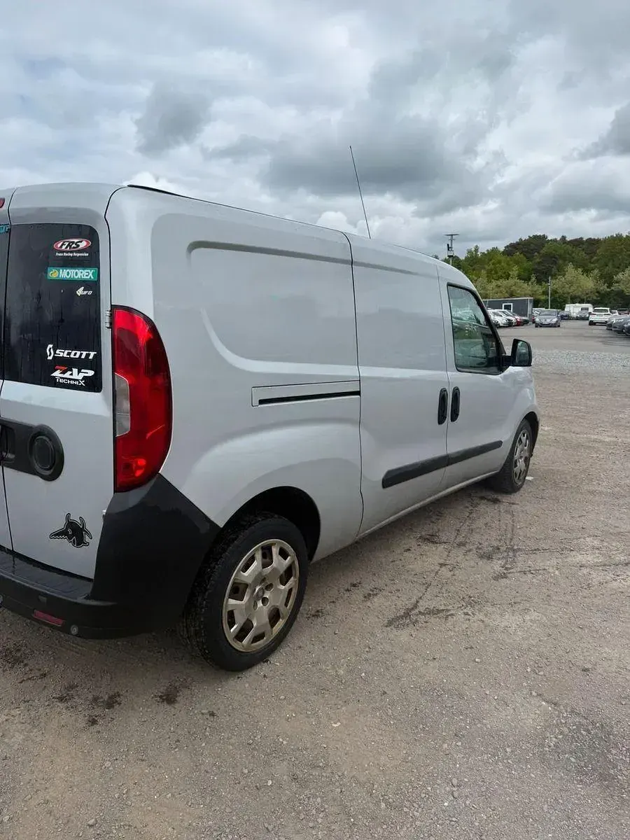 Gebraucht Fiat Doblò Lounge 135 PS (99 kW) 2015 Grau Van / Kleinbus