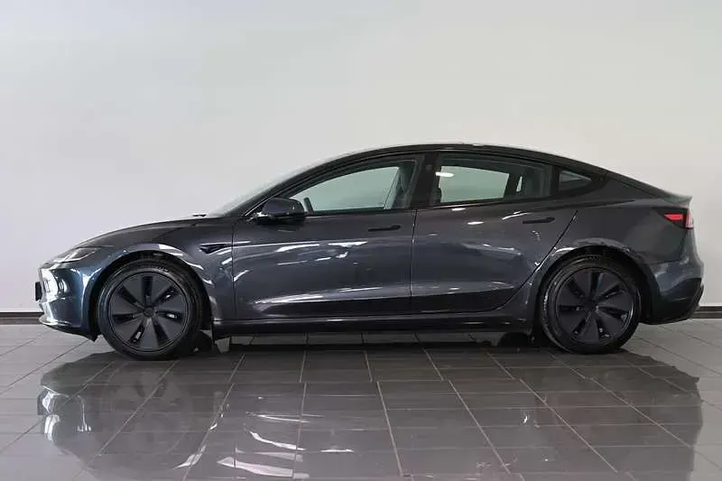 Gebraucht Tesla Model 3 366 kW (498 PS) 2024 Stealth grey metallic Limousine