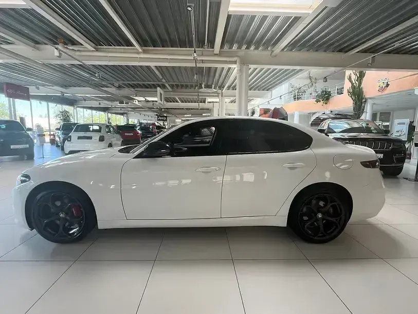 Neu Alfa Romeo Giulia 209 PS (153 kW) 2025 Bianco banchise uni  dach sch Limousine