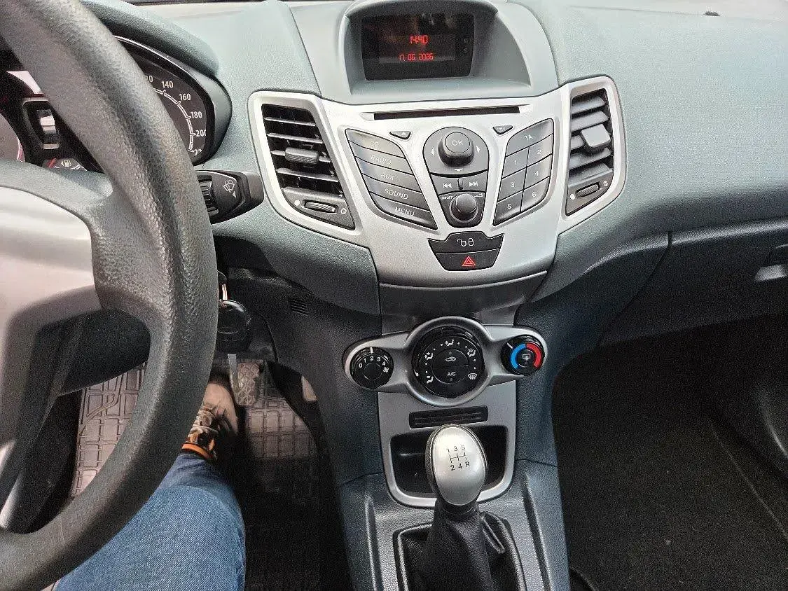 Gebraucht Ford Fiesta 81 PS (59 kW) 2010 Schwarz Kleinwagen