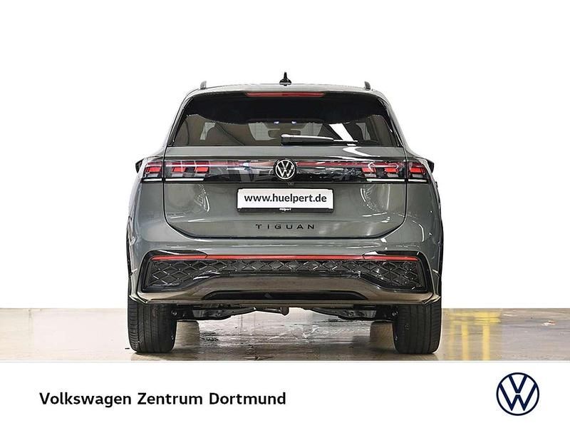 Neu VW Tiguan R-line 150 PS (110 kW) 2026 Cipressinogrün metallic SUV