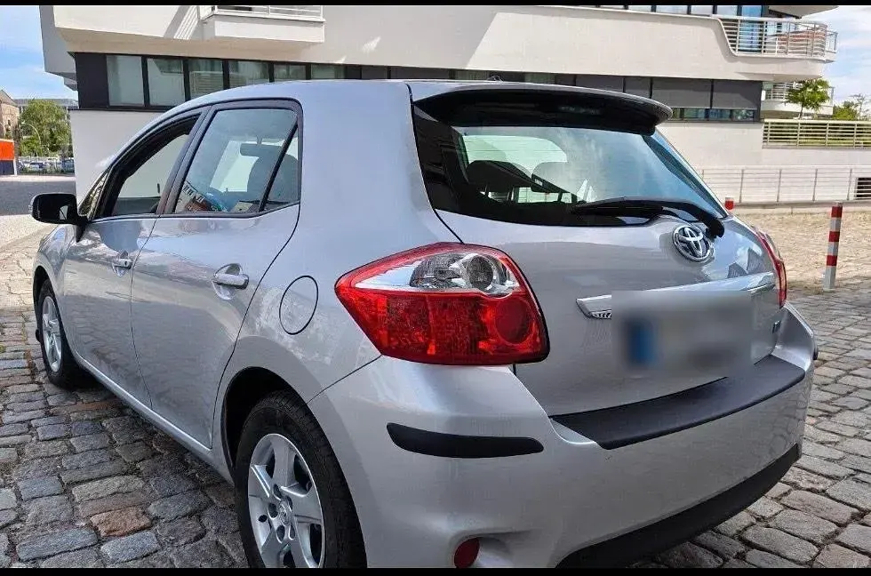 Gebraucht Toyota Auris Hybrid 136 PS (100 kW) 2012 Silber Kleinwagen