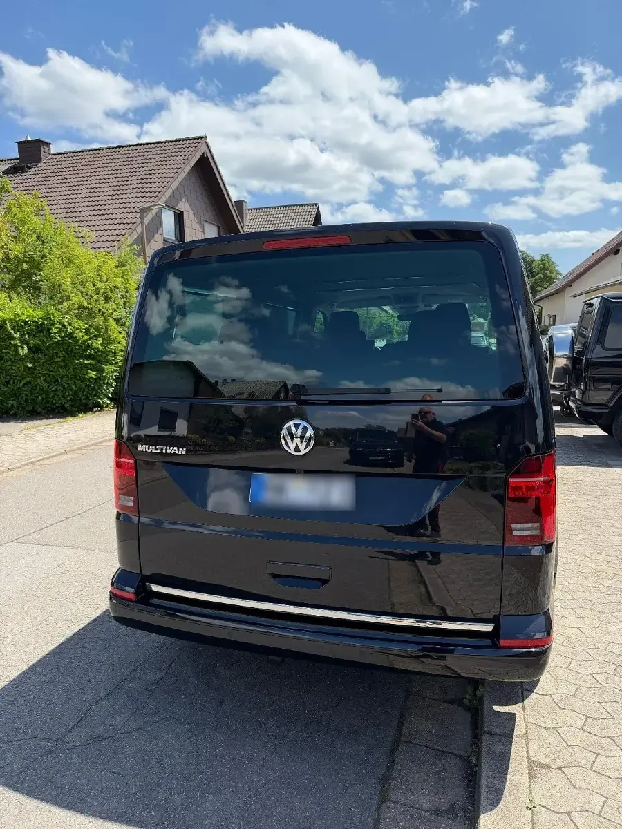 Gebraucht VW Multivan Highline 204 PS (150 kW) 2024 Schwarz Van / Kleinbus