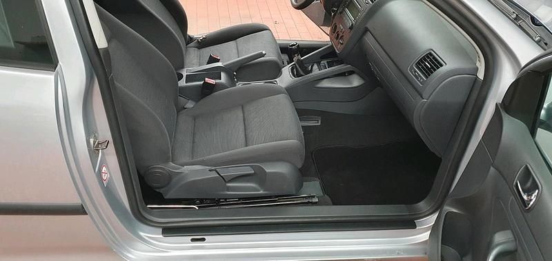 Gebraucht VW Golf V 75 PS (55 kW) 2004 Silber Kleinwagen