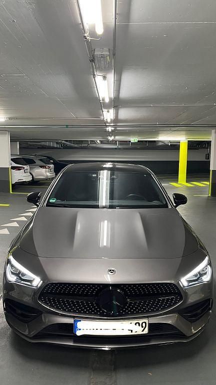 Grau Gebraucht 2023 Mercedes CLA180 AMG line Limousine | 31.300 € (Fairer Preis) - Bild 1/4