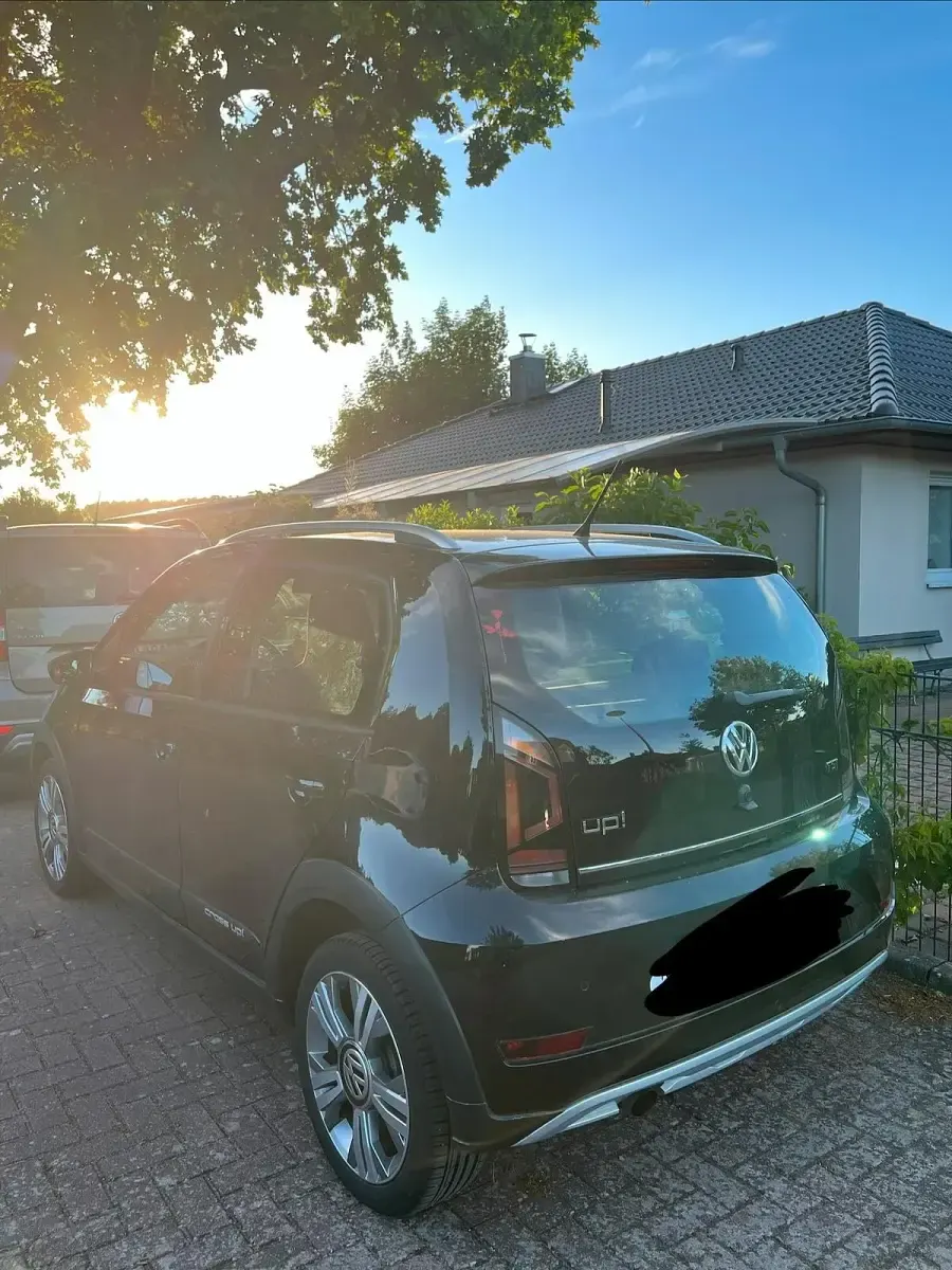 Gebraucht VW cross up! 90 PS (66 kW) 2018 Schwarz Kleinwagen