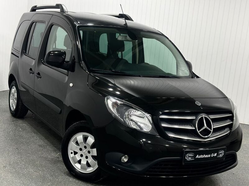 Schwarz Gebraucht 2020 Mercedes Citan 111 Van / Kleinbus | 15.900 € (Fairer Preis) - Bild 1/4