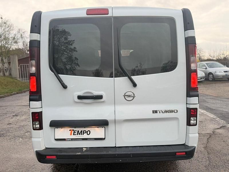 Gebraucht Opel Vivaro 120 PS (88 kW) 2016 Weiß Van / Kleinbus