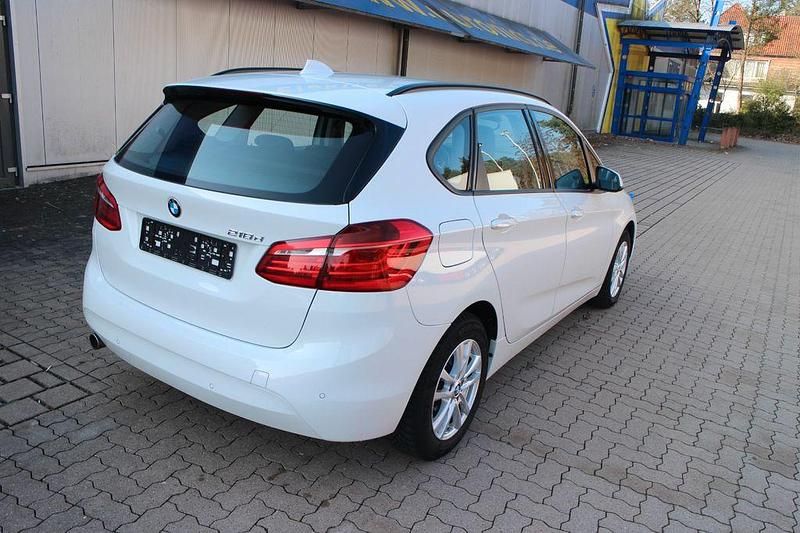 Gebraucht BMW 218 Active Tourer Basis 150 PS (110 kW) 2015 Weiß Van / Kleinbus