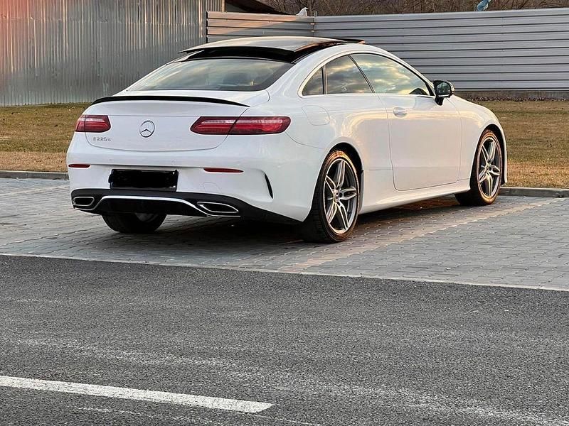 Gebraucht Mercedes E220 194 PS (142 kW) 2017 Weiß Coupé