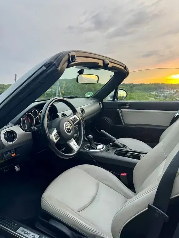 Second-hand Mazda MX5 126 CP (92 kW) 2011 Gri Cabrio