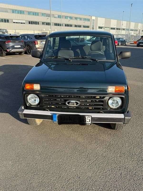 Gebraucht Lada niva 82 PS (60 kW) 2018 Grün SUV