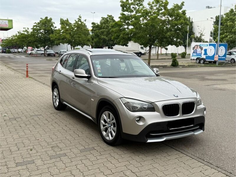 Silber Gebraucht 2011 BMW X1 xLine SUV | 5.700 € (Superpreis) - Bild 1/4