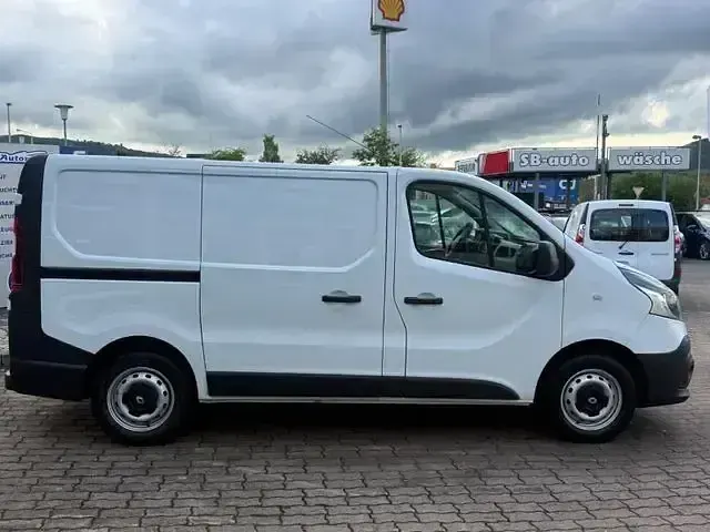 Gebraucht Renault Trafic Komfort 95 PS (69 kW) 2017 Weiß Van / Kleinbus