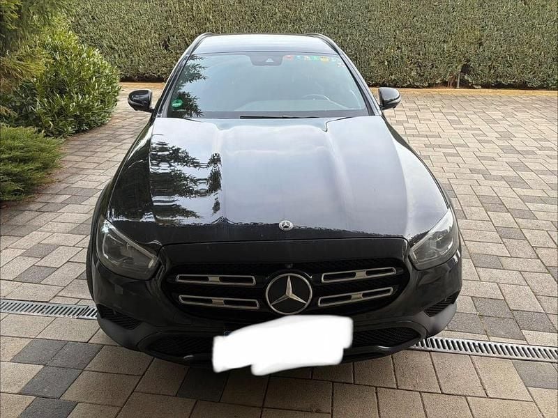 Używany Mercedes E400 330 KM (242 kW) 2020 Czarny Sedan/Limuzyna