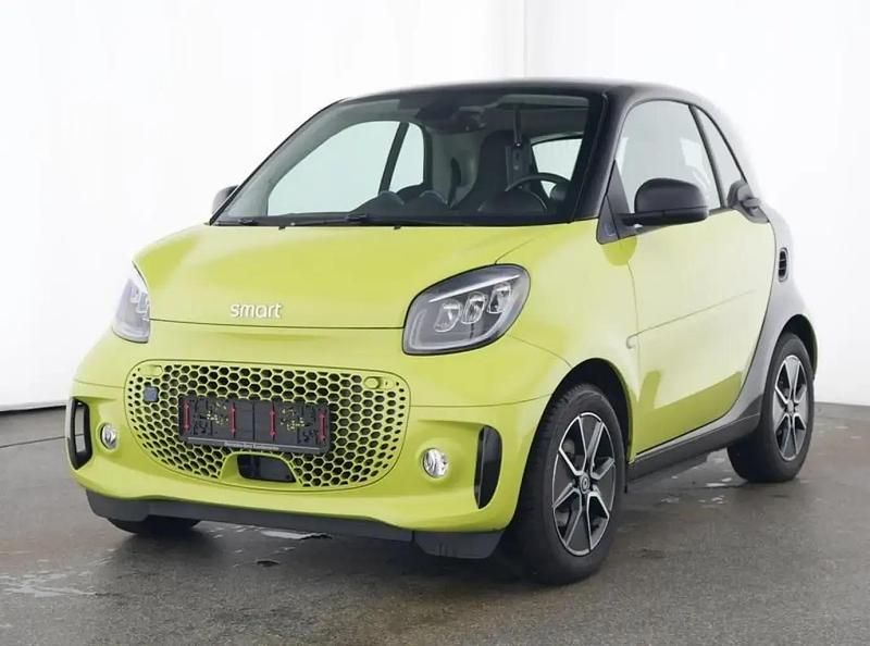 Grün Gebraucht 2024 Smart ForTwo Coupé Passion Exclusive Coupé | 17.888 € (Fairer Preis) - Bild 1/4