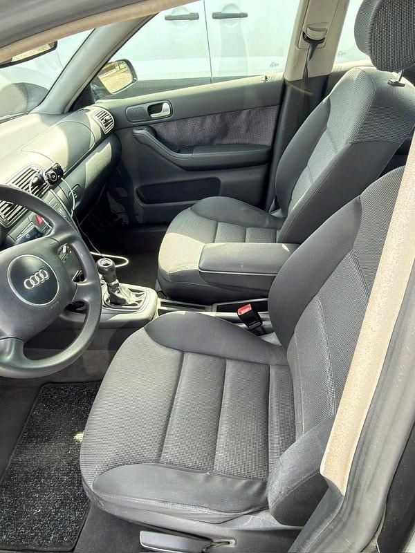 Second-hand Audi A3 102 CP (75 kW) 2002 Negru Hatchback