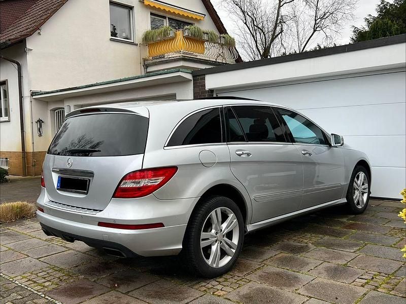Silber Gebraucht 2011 Mercedes R350 Sport Van / Kleinbus | 5.500 € (Superpreis) - Bild 1/4