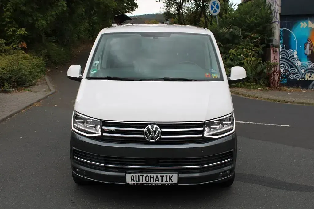 Gebraucht VW Multivan Generation Six 204 PS (150 kW) 2018 Grau weiss Van / Kleinbus