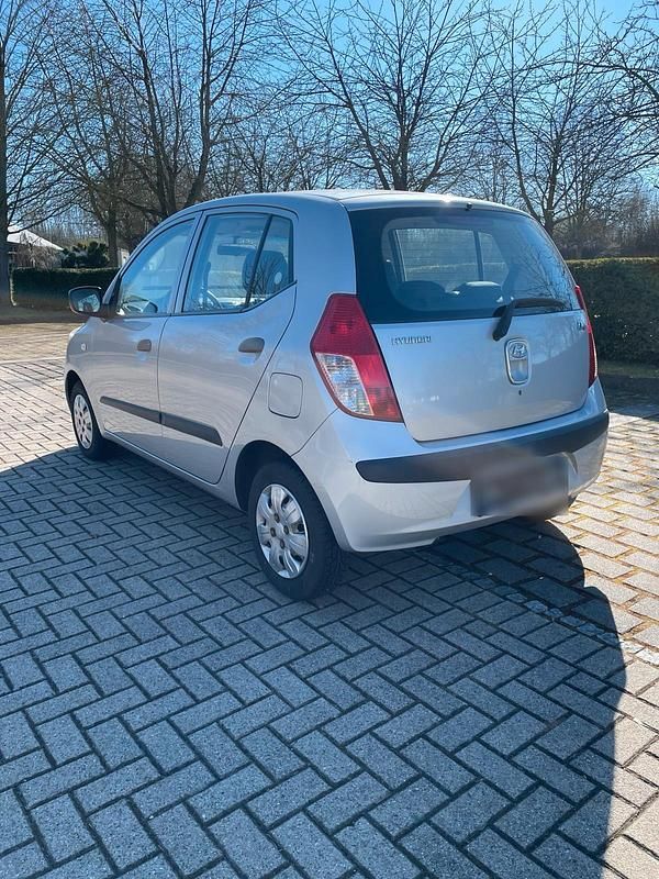 Gebraucht Hyundai i10 66 PS (48 kW) 2009 Silber Kleinwagen