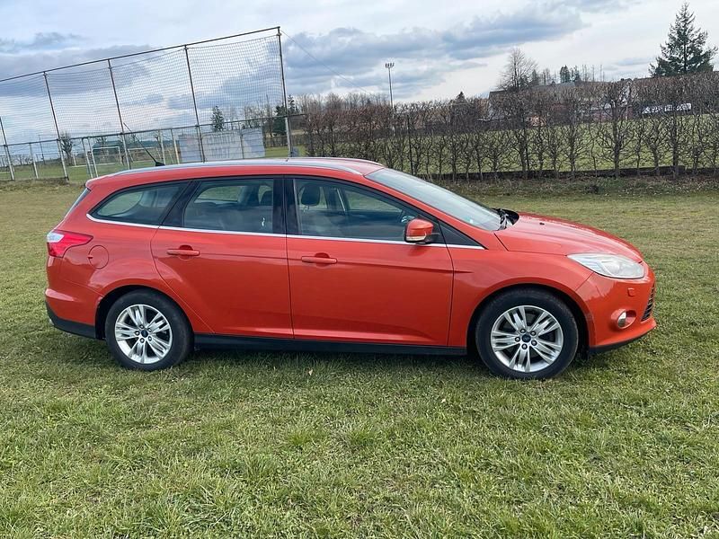 Usata Ford Focus 140 CV (102 kW) 2012 Arancione Station wagon