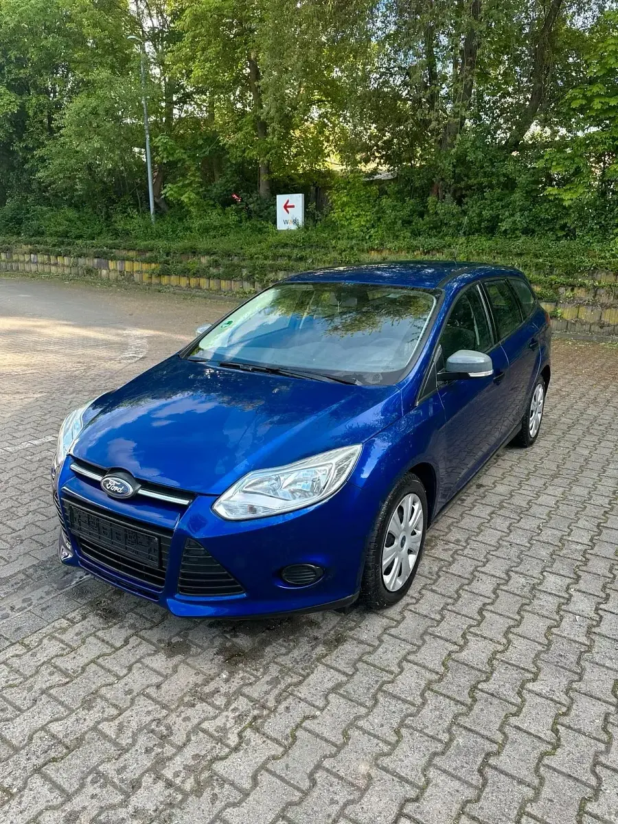 Gebraucht Ford Focus 100 PS (73 kW) 2014 Blau Kombi