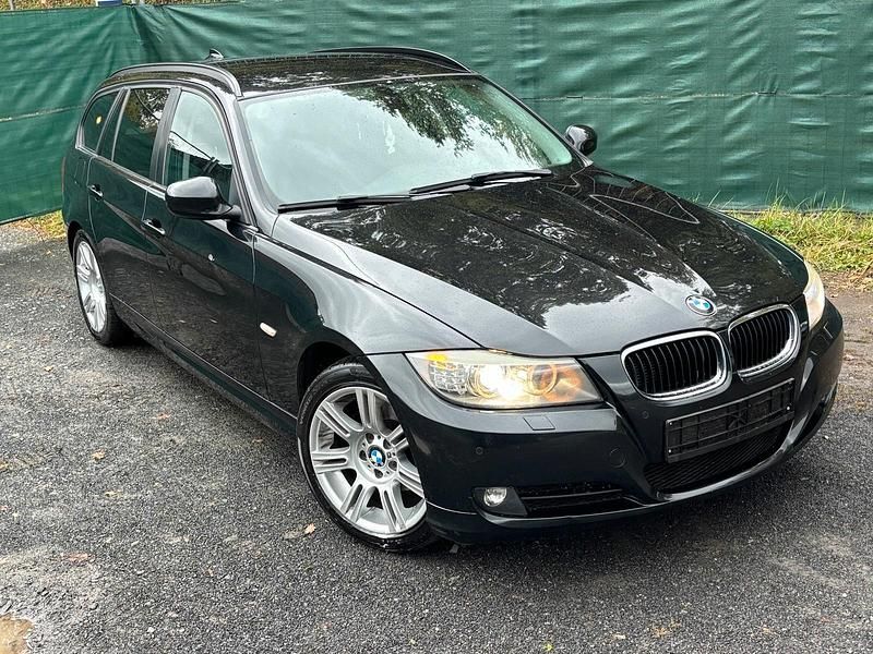 Schwarz Gebraucht 2011 BMW 318 Kombi | 2.990 € (Superpreis) - Bild 1/4