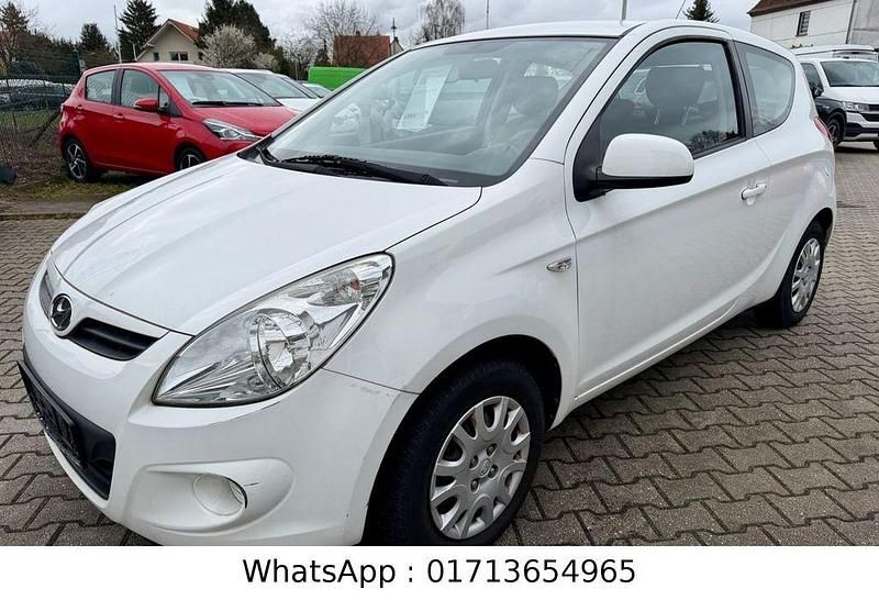 Gebraucht Hyundai i20 77 PS (56 kW) 2011 Weiß Kleinwagen