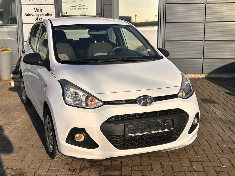 Gebraucht Hyundai i10 Basis 67 PS (49 kW) 2016 Weiß Kleinwagen