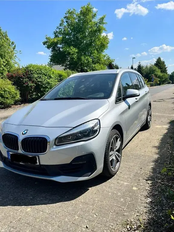 Gebraucht BMW 220 Gran Tourer Sport Line 190 PS (139 kW) 2018 Silber Van / Kleinbus
