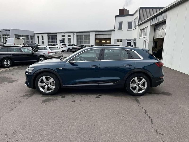 Gebraucht Audi e-tron Advanced Plus 230 kW (313 PS) 2022 Blau SUV