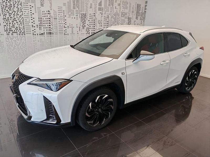 Weiß Gebraucht 2019 Lexus UX 250h Sport Line SUV | 24.700 € (Teuer) - Bild 1/4