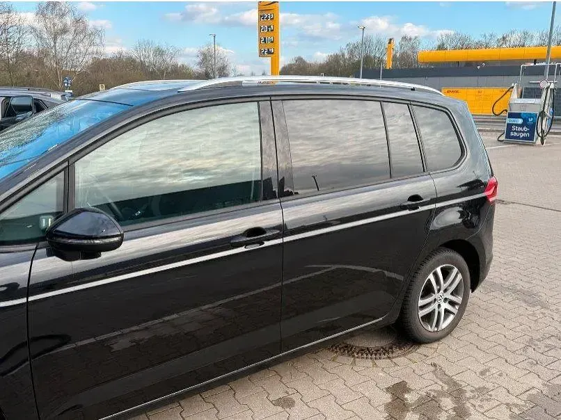 Gebraucht VW Touran Comfortline 150 PS (110 kW) 2016 Schwarz Van / Kleinbus