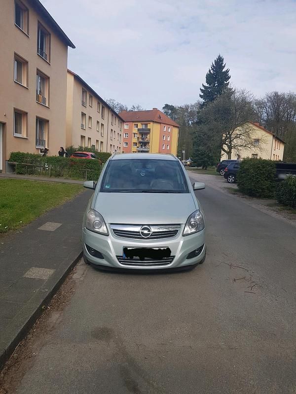 Gebraucht Opel Zafira 110 PS (80 kW) 2009 Silber Van / Kleinbus