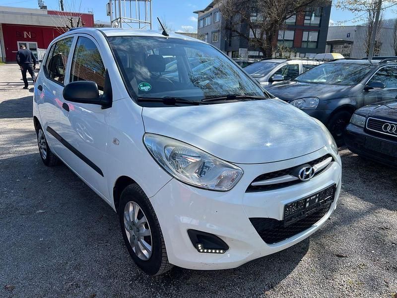 Gebraucht Hyundai i10 Edition 69 PS (50 kW) 2012 Weiß Kleinwagen
