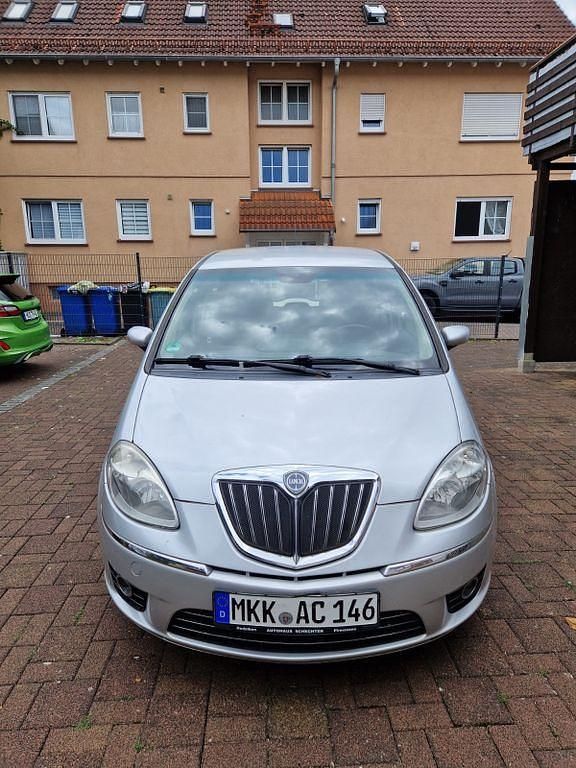 Gebraucht Lancia Musa 95 PS (69 kW) 2007 Silber Van / Kleinbus