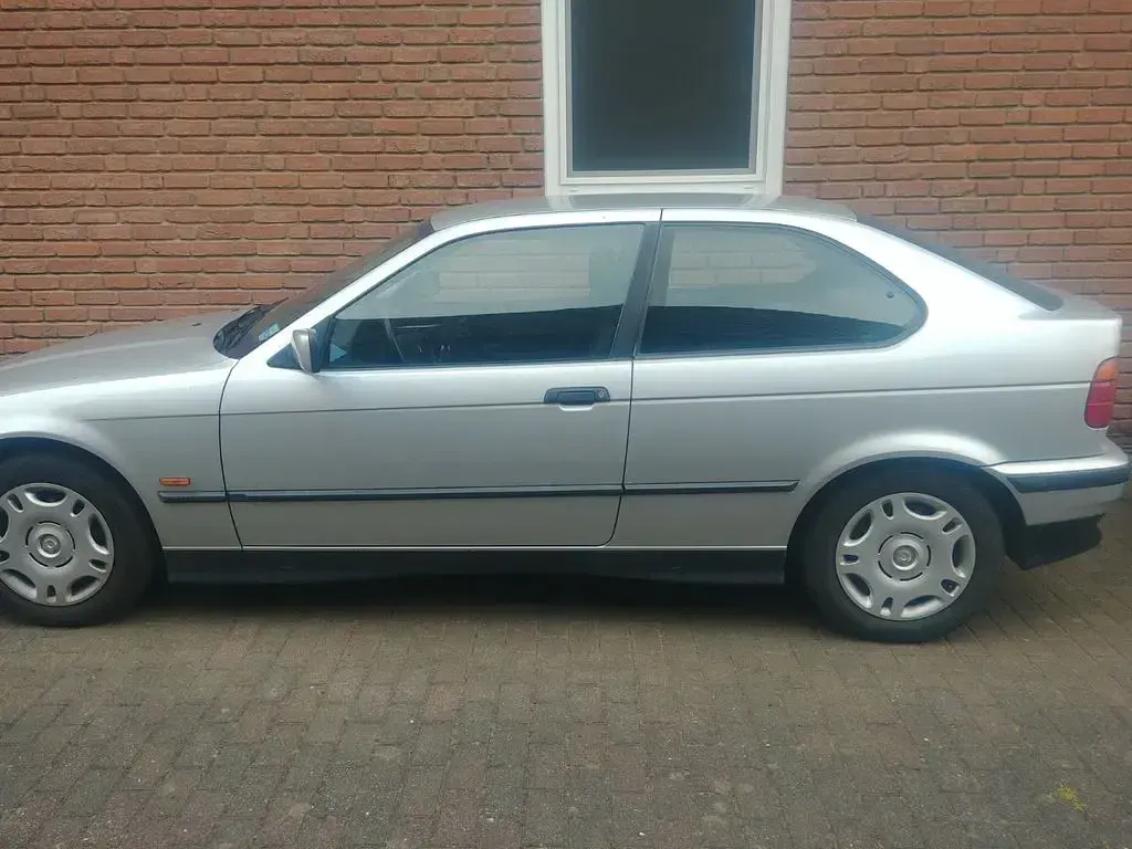 Gebraucht BMW 316 105 PS (77 kW) 1999 Silber Limousine