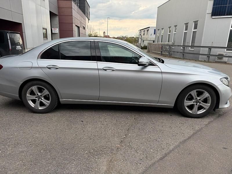Second-hand Mercedes E200 184 CP (135 kW) 2017 Argintiu Berlinǎ