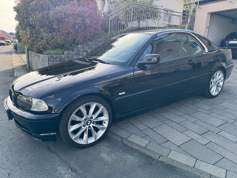 Schwarz Gebraucht 2003 BMW 318 Performance Coupé | 8.900 € - Bild 1/4
