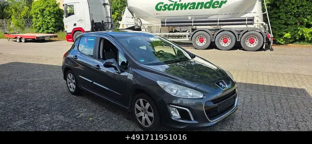 Gebraucht Peugeot 308 Active 120 PS (88 kW) 2012 Grau Limousine