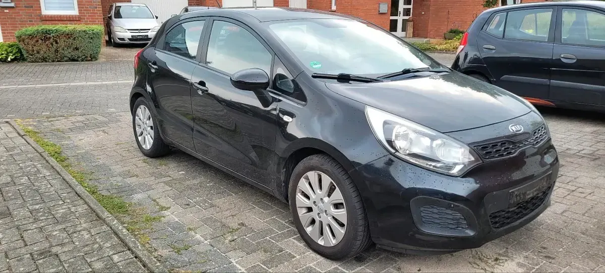 Gebraucht Kia Rio 85 PS (62 kW) 2012 Schwarz Limousine