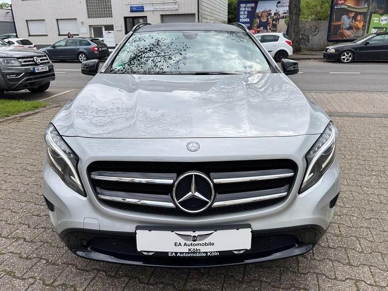 Gebraucht Mercedes GLA200 Night 136 PS (100 kW) 2014 Polarsilber  metalliclack SUV