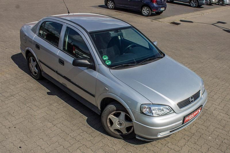 Gebraucht Opel Astra 101 PS (74 kW) 1998 Silber Limousine