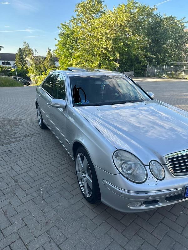 Gebraucht Mercedes E240 177 PS (130 kW) 2003 Silber Limousine