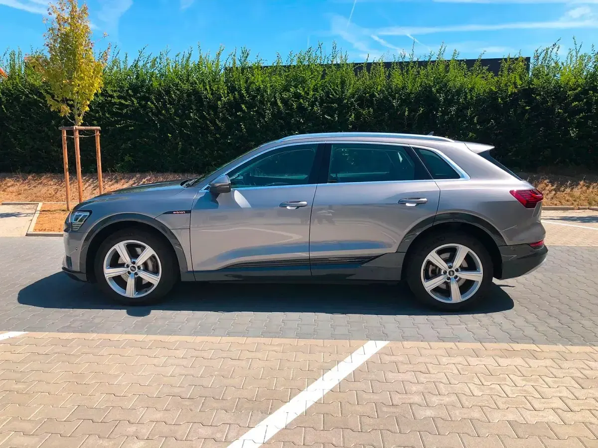 Gebraucht Audi e-tron 230 kW (313 PS) 2020 Silber SUV