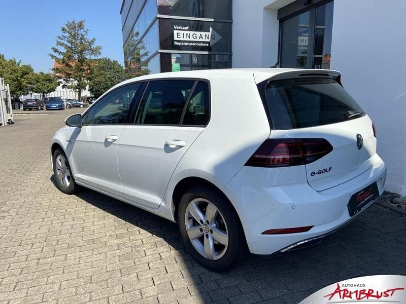 Gebraucht VW e-Golf 136 PS (100 kW) 2018 Pure white Kleinwagen