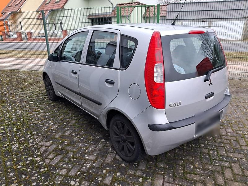 Gebraucht Mitsubishi Colt Invite 95 PS (69 kW) 2004 Silber Kleinwagen