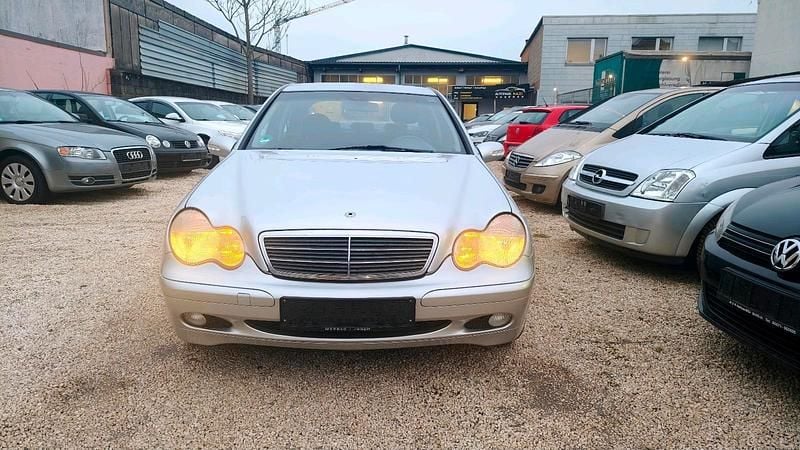Grau Gebraucht 2001 Mercedes C220 Elegance Limousine | 3.500 € (Fairer Preis) - Bild 1/4
