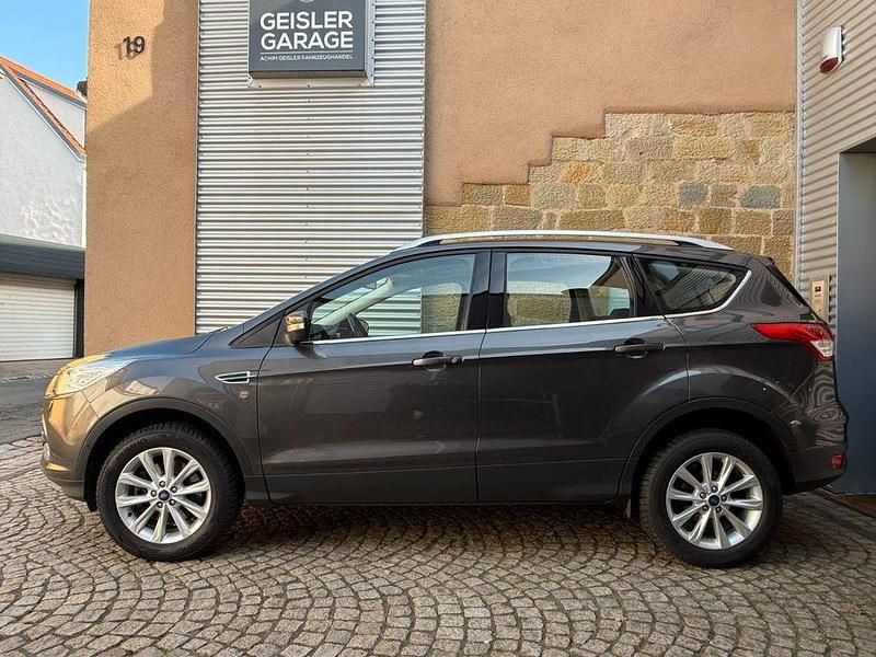 Gebraucht Ford Kuga Titanium 182 PS (133 kW) 2017 Grau SUV